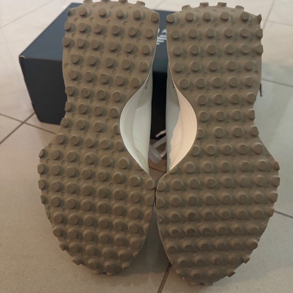 New Balance Women's 327-size 9-white/grey-NIB - Picture 6 of 7